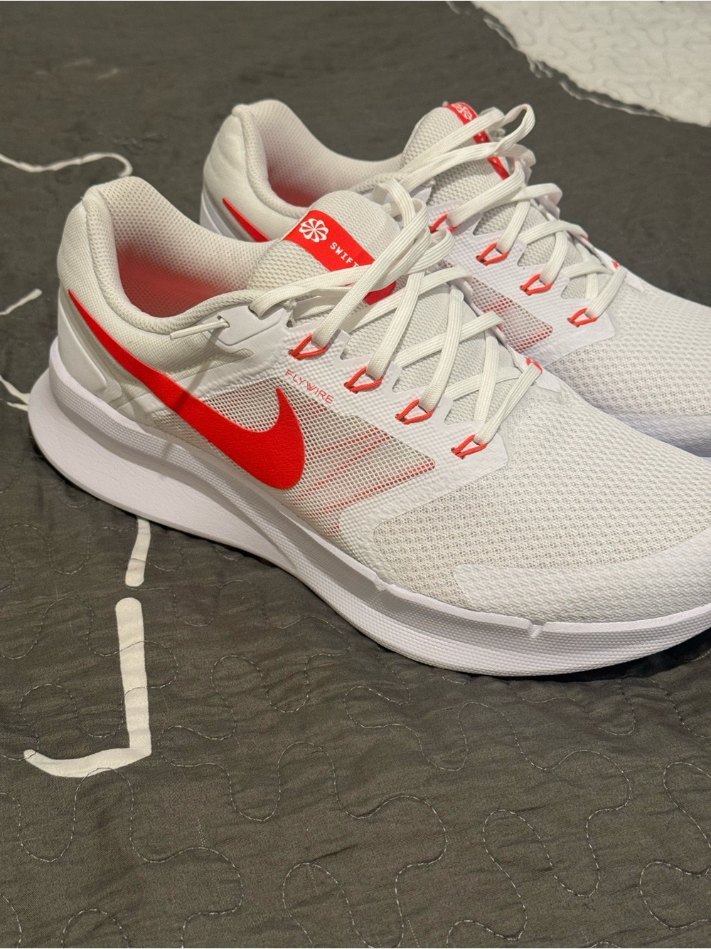 Nike Men’s White & Red Mesh Running Sneakers 12 Wide